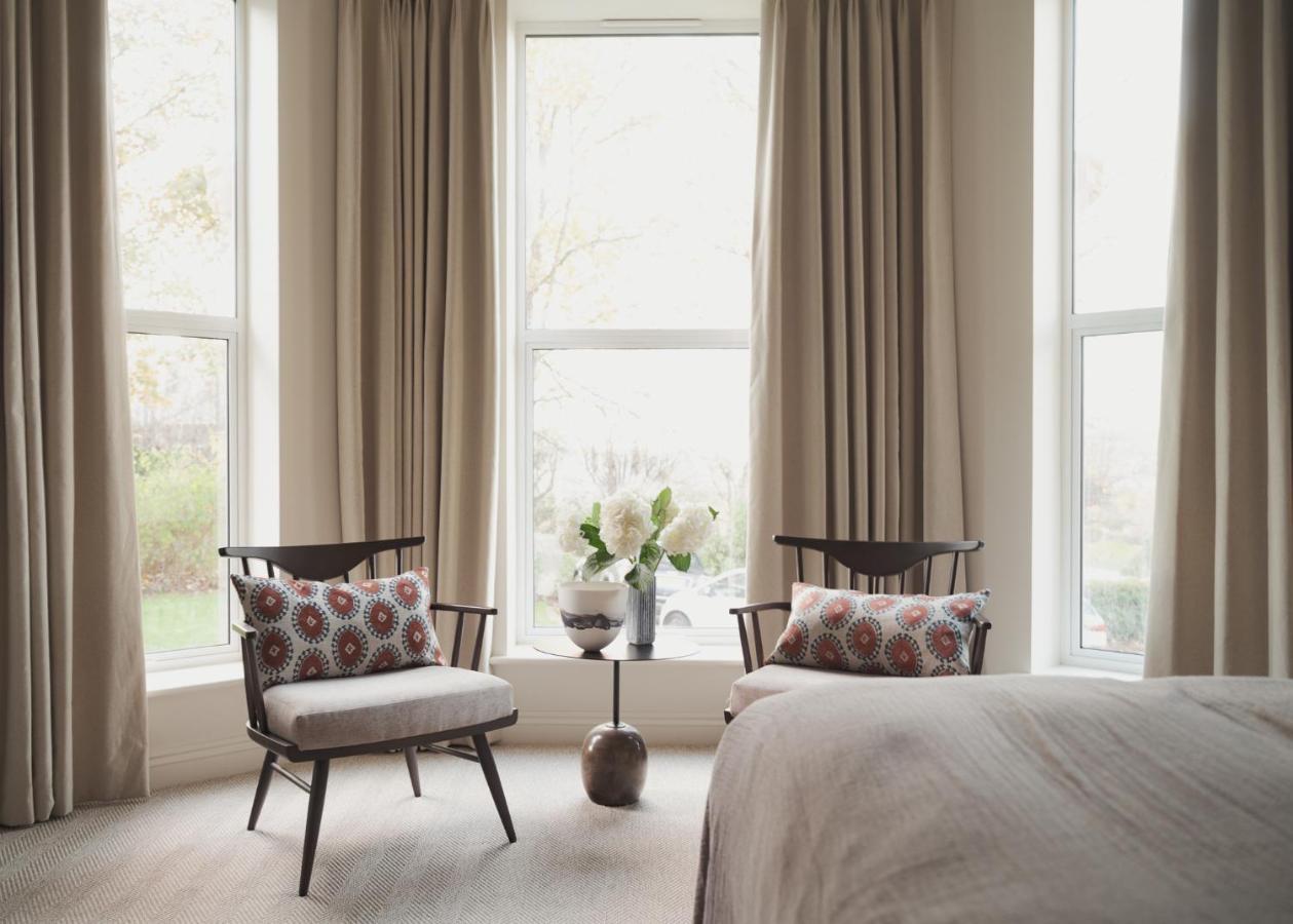Leighton House - Boutique Guesthouse Bath Exterior photo Curtains in a bedroom