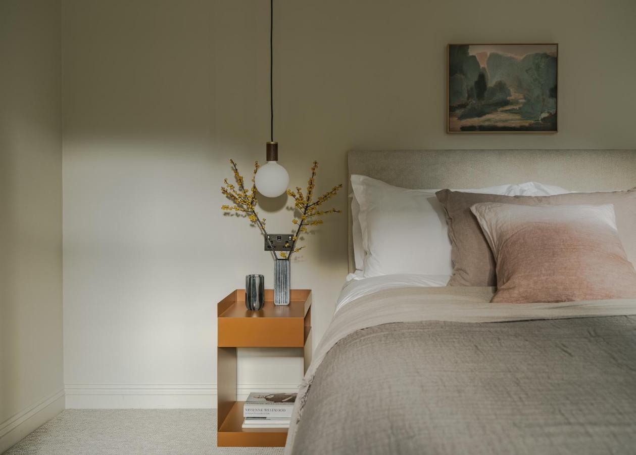 Leighton House - Boutique Guesthouse Bath Exterior photo A bedroom