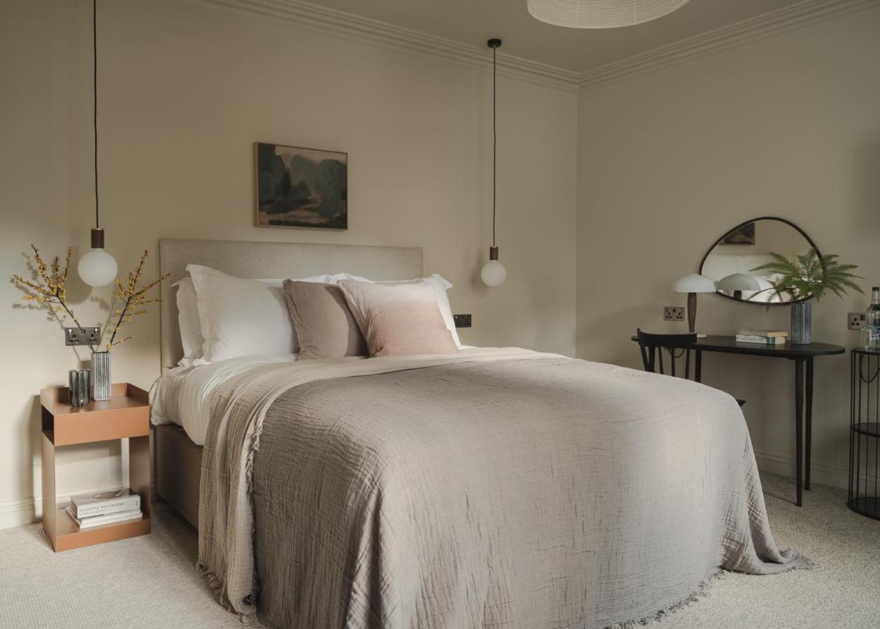 Leighton House - Boutique Guesthouse Bath Exterior photo A bedroom