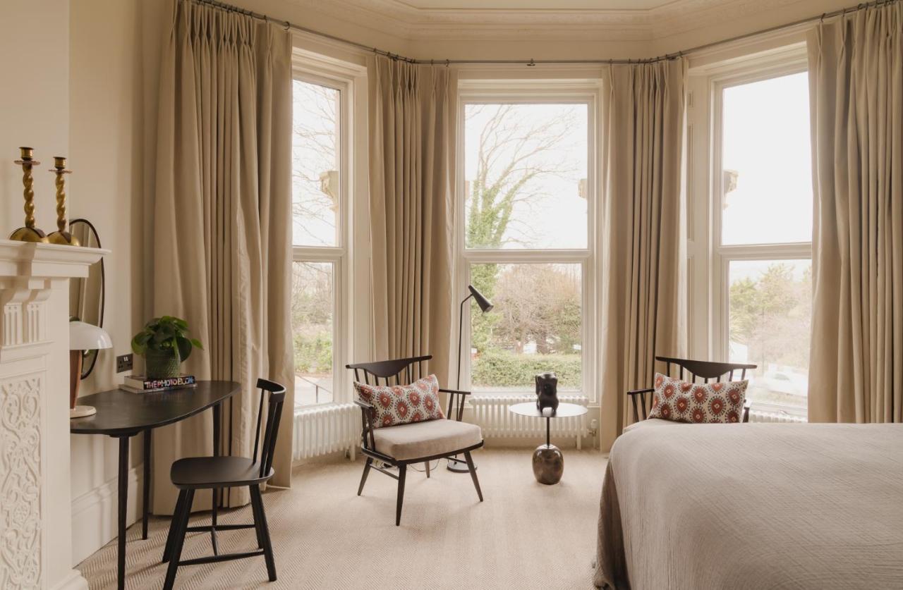Leighton House - Boutique Guesthouse Bath Exterior photo A bedroom at the Inn