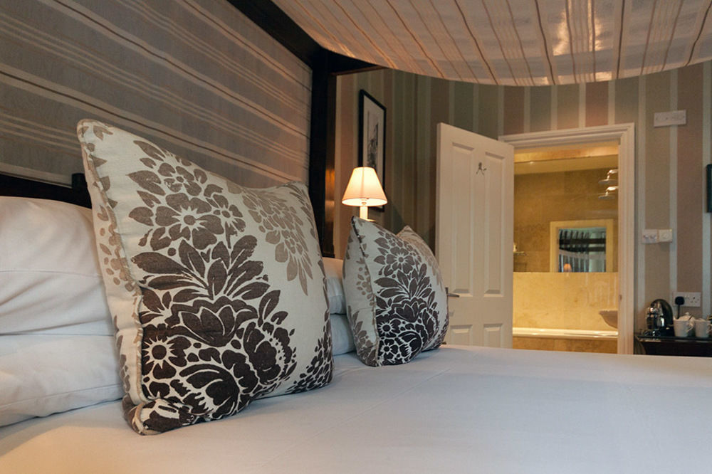 Leighton House - Boutique Guesthouse Bath Exterior photo A bedroom at the hotel